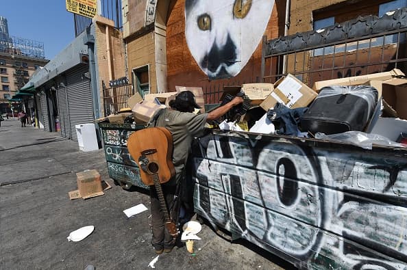 Es una de las urbes más famosas y glamurosas, pero para miles de desamparados las calles de Los Ángeles son un laberinto de pobreza y dificultades.