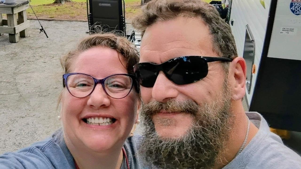 Hallan muerta a pareja que compartía su vida en casa rodante en Florida