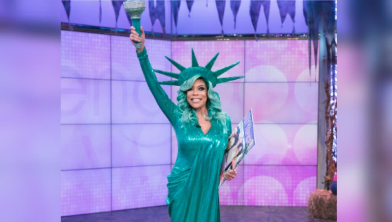 Wendy Williams dijo este martes en la tarde que ya se encuentra mejor de salud, hidratándose en la casa.