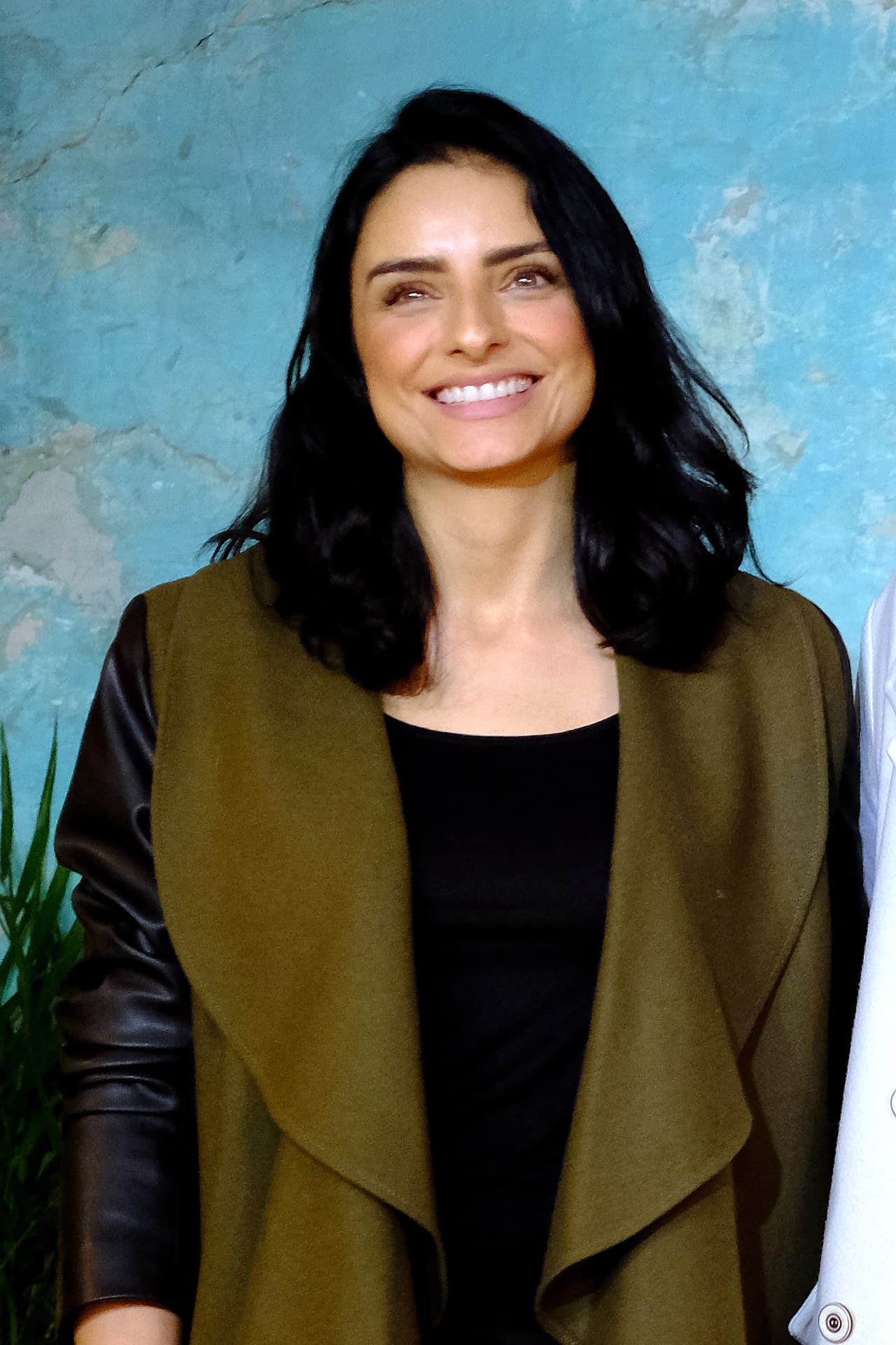 Por eso, cuando
<b><a href="https://www.univision.com/shows/el-gordo-y-la-flaca/ella-tiene-todo-el-derecho-mauricio-ochmann-habla-sobre-el-supuesto-nuevo-romance-de-su-ex-aislinn-derbez-video" target="_blank">la expareja de Mauricio Ochmann</a></b> publicó las fotos en lencería supo a bien que vendría alguna jugarreta o reacción por parte de su padre.
<br>