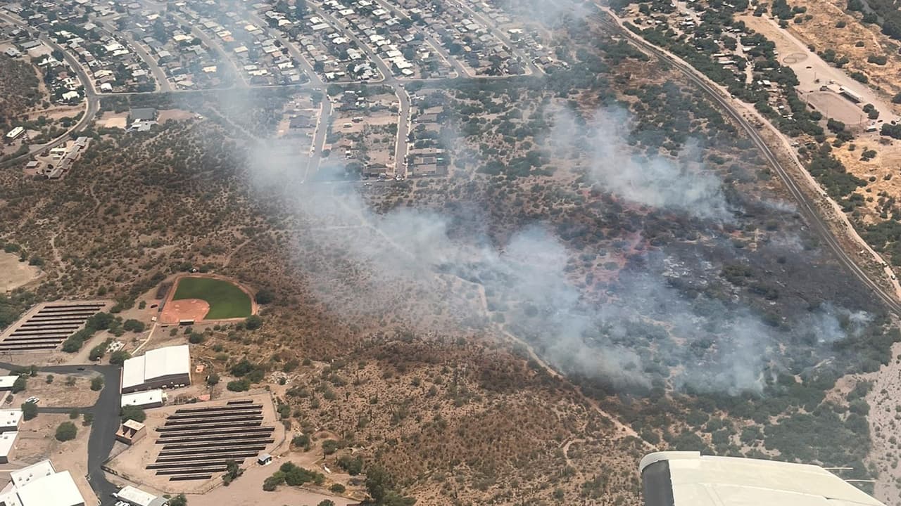 Múltiples incendios ponen en riesgo a los residentes de Kearny, al sureste del valle