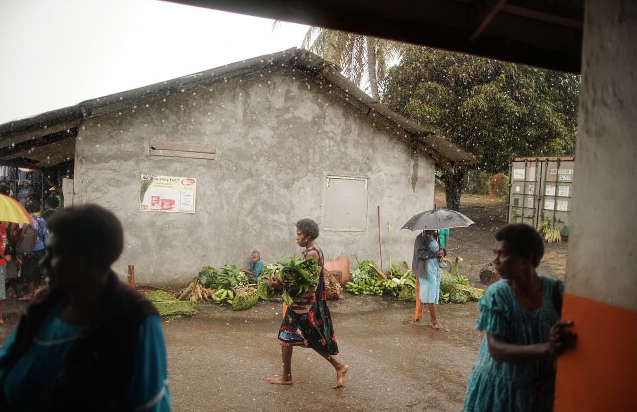 <h3 class="cms-H3-H3">26. Vanuatu</h3>
<br>
<br>🌍 
<b>RNB per cápita: </b>$2,880
<br>
<br>🌍
<b> Producto Interno Bruto 2020:</b> $854.8 millones.
<br>
<br>🌍 
<b>Esperanza de vida: </b>70.5 años.
<br>
<br>🌍 
<b>Población: </b>307,150.
<br>