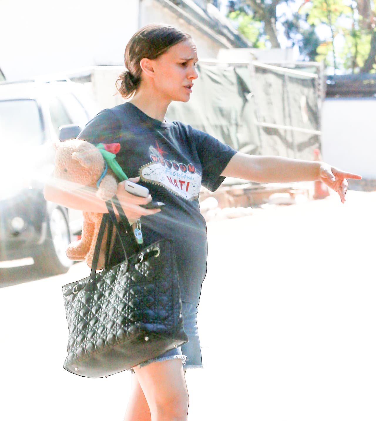 Aquí se le ve su pancita de embarazo.