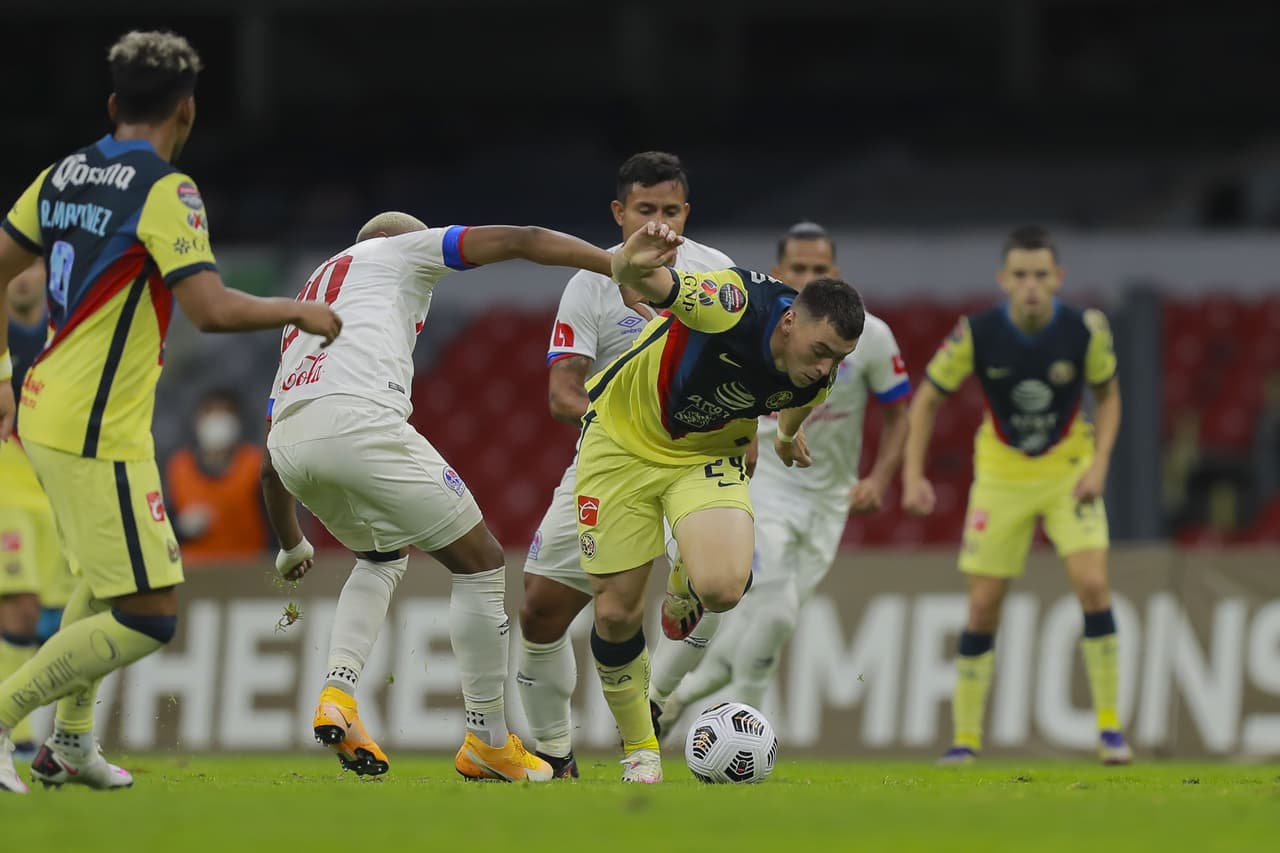 En un duelo lleno de faltas, América cae 0-1 con el Olimpia, pero consiguen su pase a los cuartos de final gracias a la victoria 1-2 del partido pasado en Honduras.