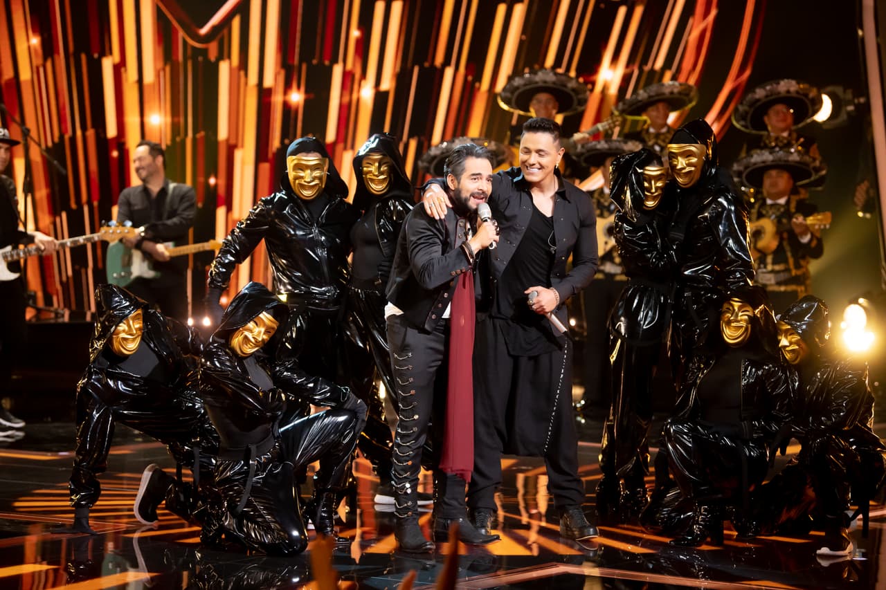 Omar Chaparro fue el invitado musical de la noche; el exconductor está explorando su faceta como cantante y nos trajo su éxito 'Las Locuras Mías', tema que interpretó junto a Joey Montana.