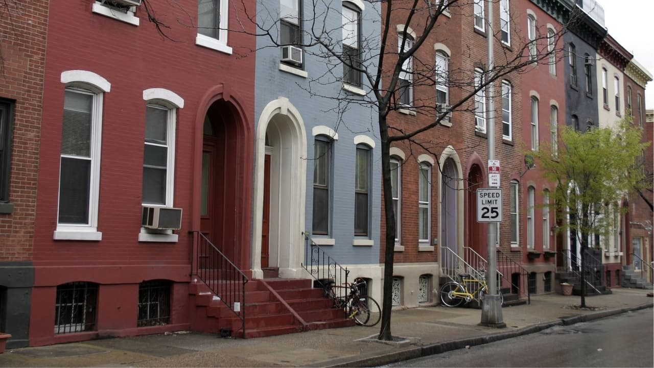 <a href="http://www.pha.phila.gov/housing/admissions.aspx" target="_blank"><b>Philadelphia Housing Authority (PHA) Senior-Designated and Other Housing Programs: </b></a>La Autoridad de Vivienda de Filadelfia (PHA) tiene viviendas asequibles para personas con ingresos limitados. La lista de espera principal está cerrada pero hay dos excepciones: Si tiene 55 años o más, puede solicitar vivienda pública designada para personas mayores si gana menos del 80% del ingreso medio del área. Para una familia de cuatro, eso es $75,600 o menos.
<br>
<br>