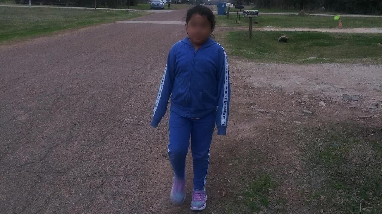 La madre asegura que intentó pedir explicaciones a la escuela pero que no la han atendido porque ella no habla inglés, no podían entender lo que les decía y en ese momento no tenían traductor en el plantel.