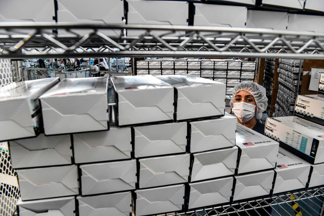 Los residentes deberán ingresar al edificio y recogerlas en los mostradores. También entregarán mascarillas a quienes tengan cita en los sitios de prueba y clínicas de vacunación.