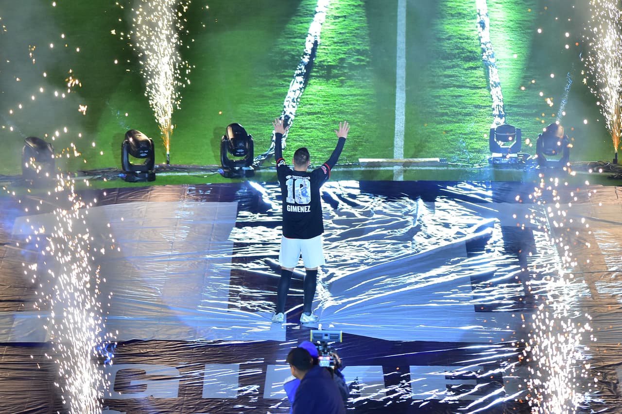 Emoción, goles, amigos, exfutbolistas, jugadores en activo y lágrimas, así se desarrolló la despedida del argentino nacionalizado mexicano.