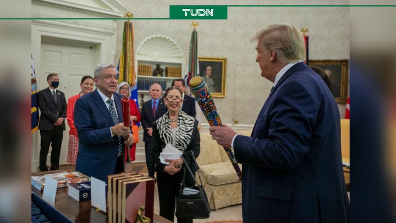 Presidente Trump recibe bat de arte huichol de Andrés Manuel López Obrador