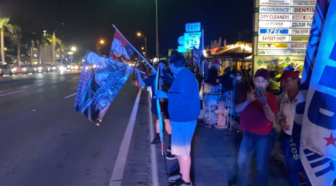 Seguidores de Donald Trump se reúnen para manifestarse a favor del presidente en Miami-Dade 