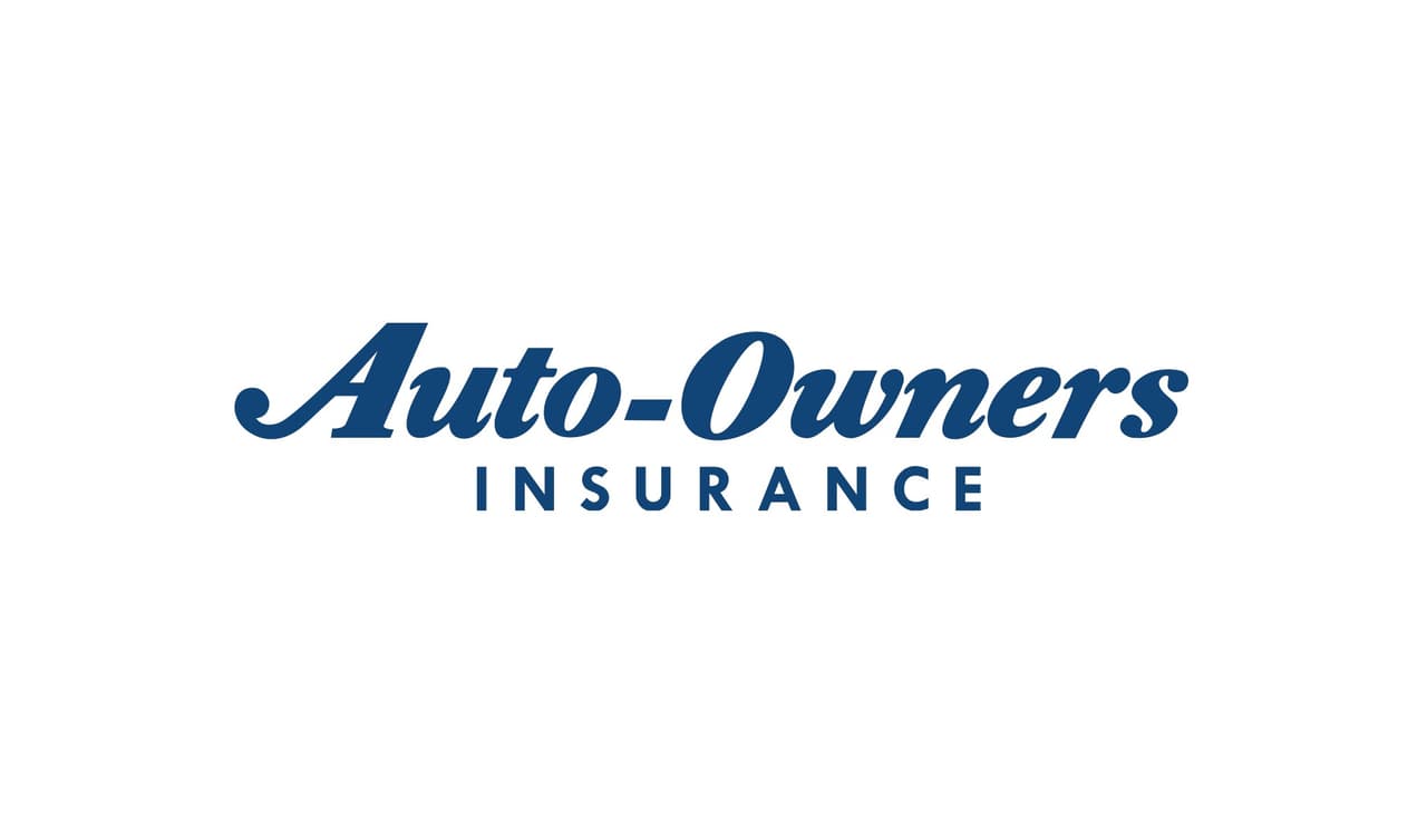 <h3 class="cms-H3-H3"><b>Auto-Owners Insurance</b></h3>
<br>
<ul>
<li>Reembolso del 15% en función de la prima mensual correspondiente a abril y mayo 2020</li>
<li>Pagos diferidos, cambio de fecha de vencimiento, cambio de plan de pago y extensiones de pago (recomienda ponerse en contacto para explorar las opciones de cada caso)</li>
<li>La compañía planea anunciar próximamente un programa especial de reembolsos de primas</li>
</ul>
<br>Para más información, visita la página
<a href="https://www.auto-owners.com/special-message1"><u>https://www.auto-owners.com/special-message1</u></a> o llama al 1-800-288-8740.