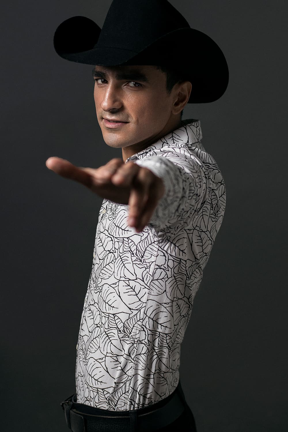 Raúl Casillas, el cantante originario de Baja California, México, Raúl Casillas, competirá en la categoría de 'Mejor canción para cantar', con su éxito: 'A poco'.