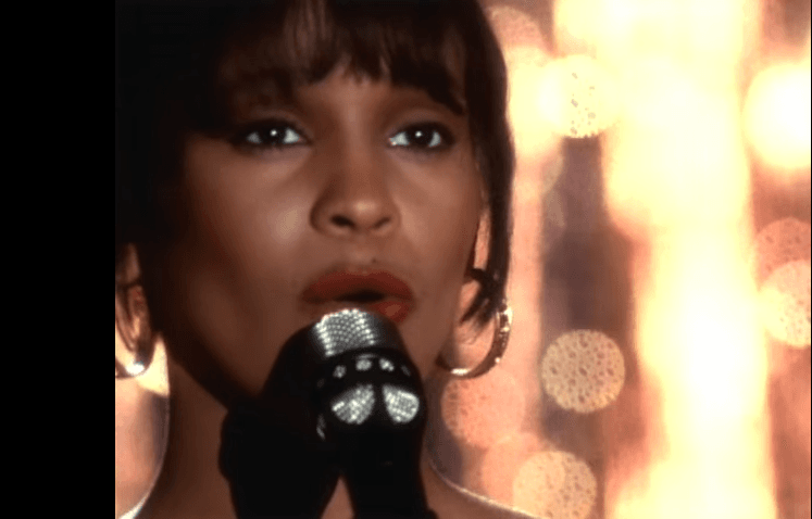 Su cantante favorita es Whitney Houston y "I Will Always Love You", el tema que más le gusta de ella.