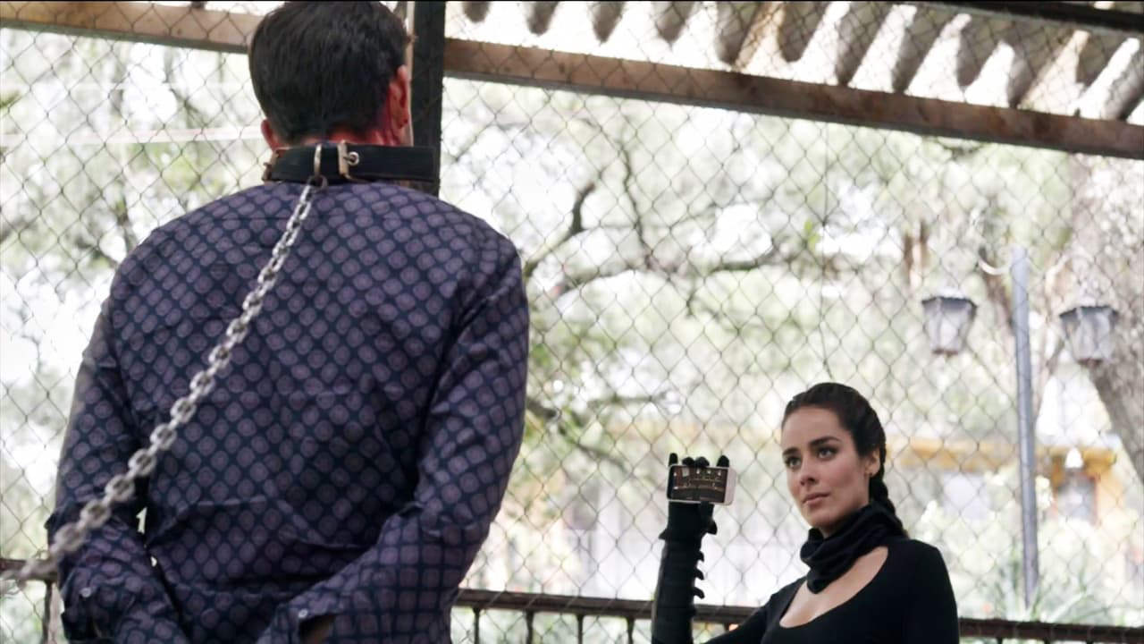 Cuando Isabela se enteró de que ‘El Colombiano’ estaba a punto de caer en manos de la justicia, lo enfrentó por ser uno de los culpables de la muerte de sus padres.