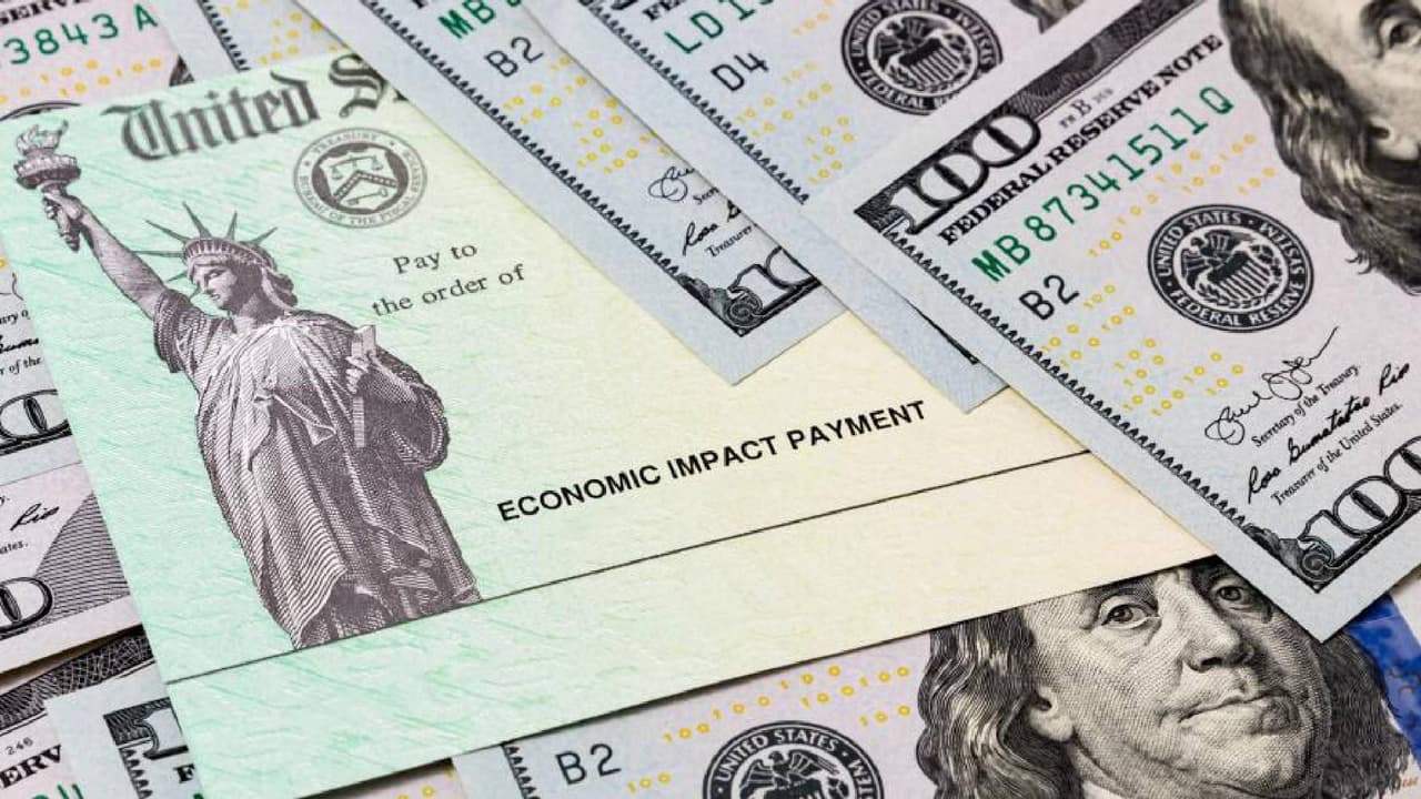 <b>¿Cómo se enviará el reembolso?</b>
<br>Los reembolsos se emitirán mediante depósito directo para los contribuyentes que proporcionaron información de depósito directo cuando presentaron sus declaraciones en 2021 o 2022. Si no se tiene la información de depósito directo del contribuyente, se enviará un cheque en papel a la última dirección conocida.