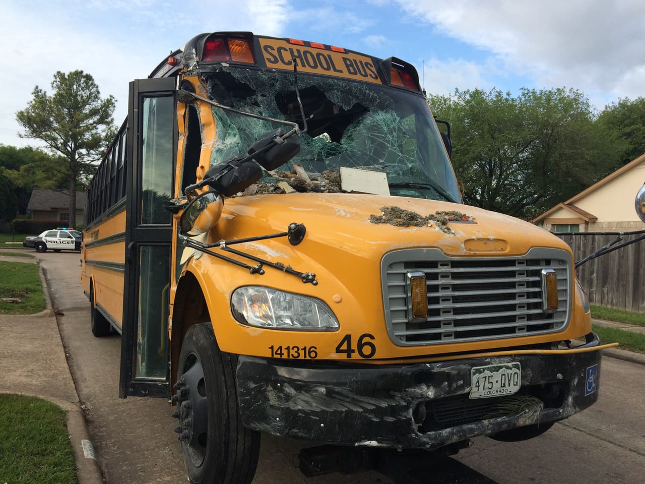 El autobús es de una empresa privada y presta servicios a una escuela charter.
