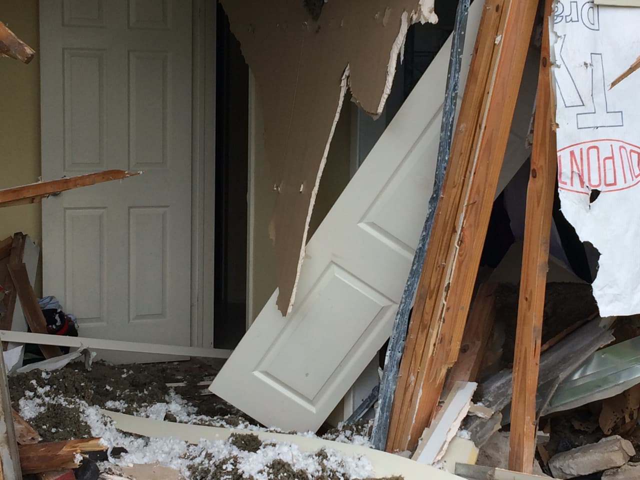 La vivienda que resultó severamente afectada, está localizada en la calle Golden Glen Drive, cerca a South Kirkwood, en el suroeste de Houston.