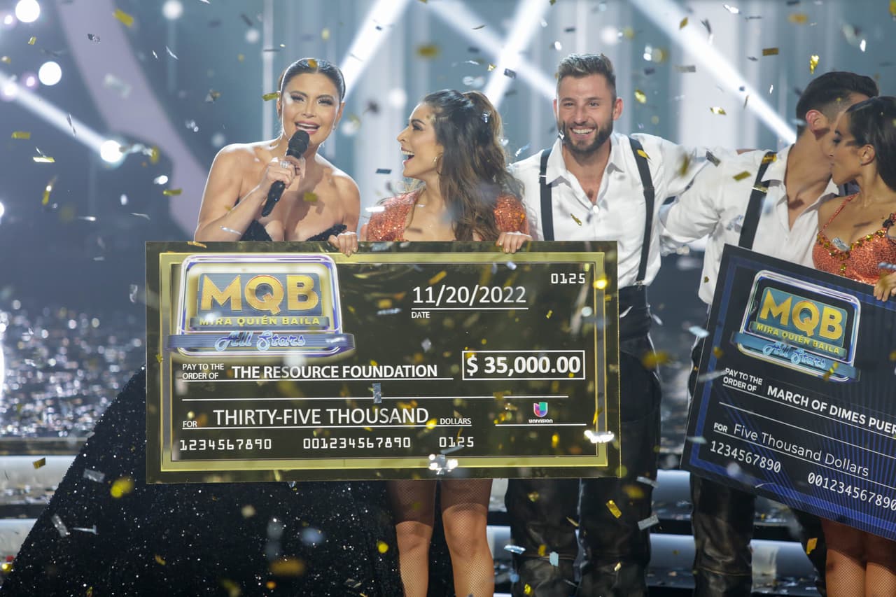 A la cantante le fue entregado un cheque por 35 mil dólares para The Resource Foundation.