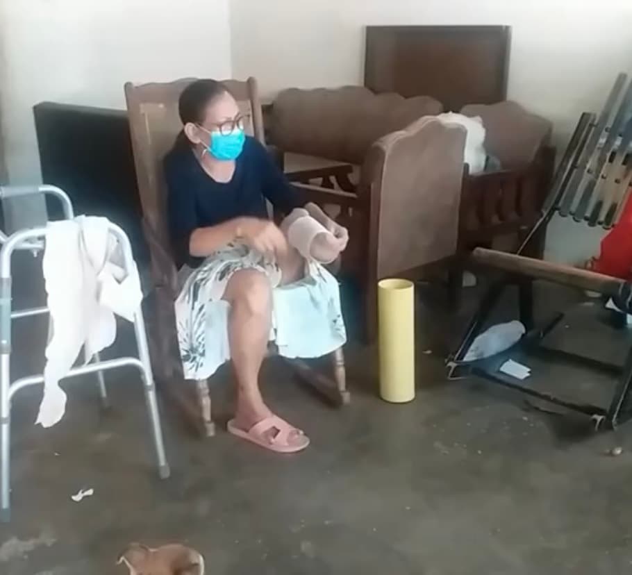 “A veces me pongo mal la venda y se me sale el tubo. Eso hace que me duele y tengo que sentarme a acomodar bien todo”, dice una elocuente Ruth, quien acepta que si bien es duro no tener una pierna, 
<b>siempre hay que tener valor y seguir. </b>
<br>