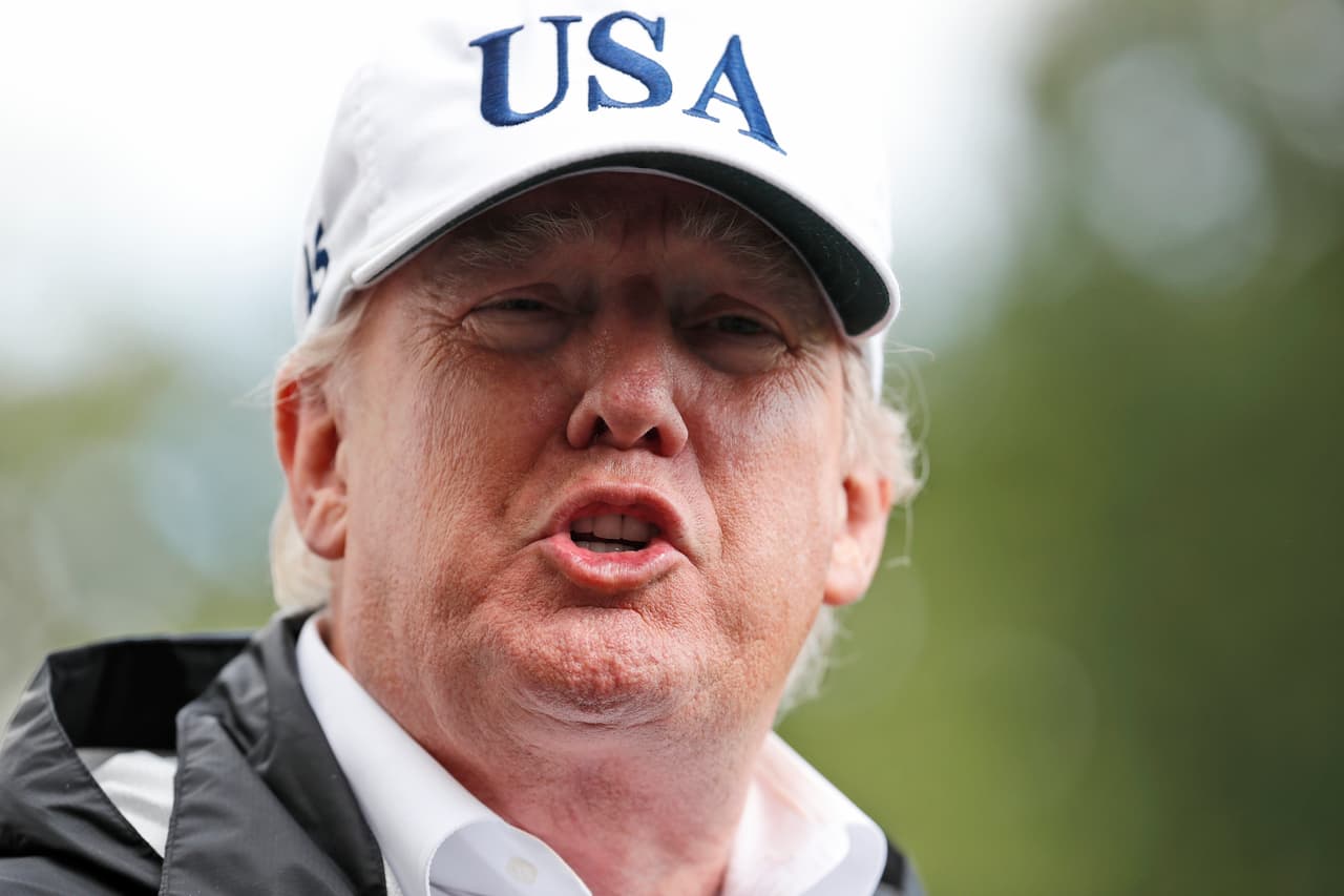 Trump suscribe una condena al supremacismo blanco, pero vuelve a encender la polémica por los hechos de Charlottesville