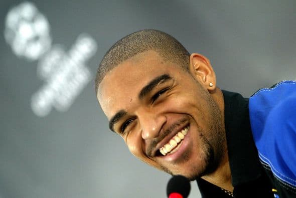 Adriano habría organizado fiesta con 18 prostitutas