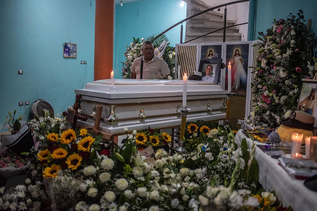 "Siempre destacó en todo lo que se proponía”, dijo Rodolfo Hernández Sayago, tío materno de América Yamileth Sánchez.
<br>
<br>Recordó que el año pasado les dio la noticia de que sería parte de 147 estudiantes seleccionados para subir al buque escuela Cuauhtémoc, que recorrería en una gira 22 puertos en 15 naciones.