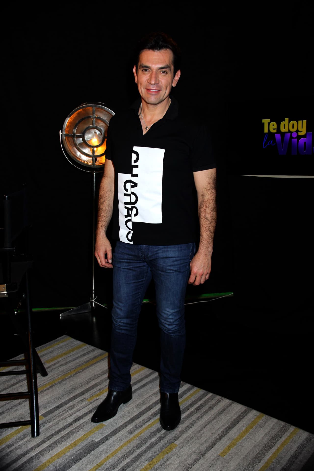 Más allá de su carrera como actor, Salinas se mantiene muy activo en sus redes sociales, donde comparte sus mejores viajes, proyectos a futuro y momentos en familia. Por ejemplo, el 15 de octubre de 2021 publicó una tierna selfie con su esposa, la también estrella Elizabeth Álvarez.