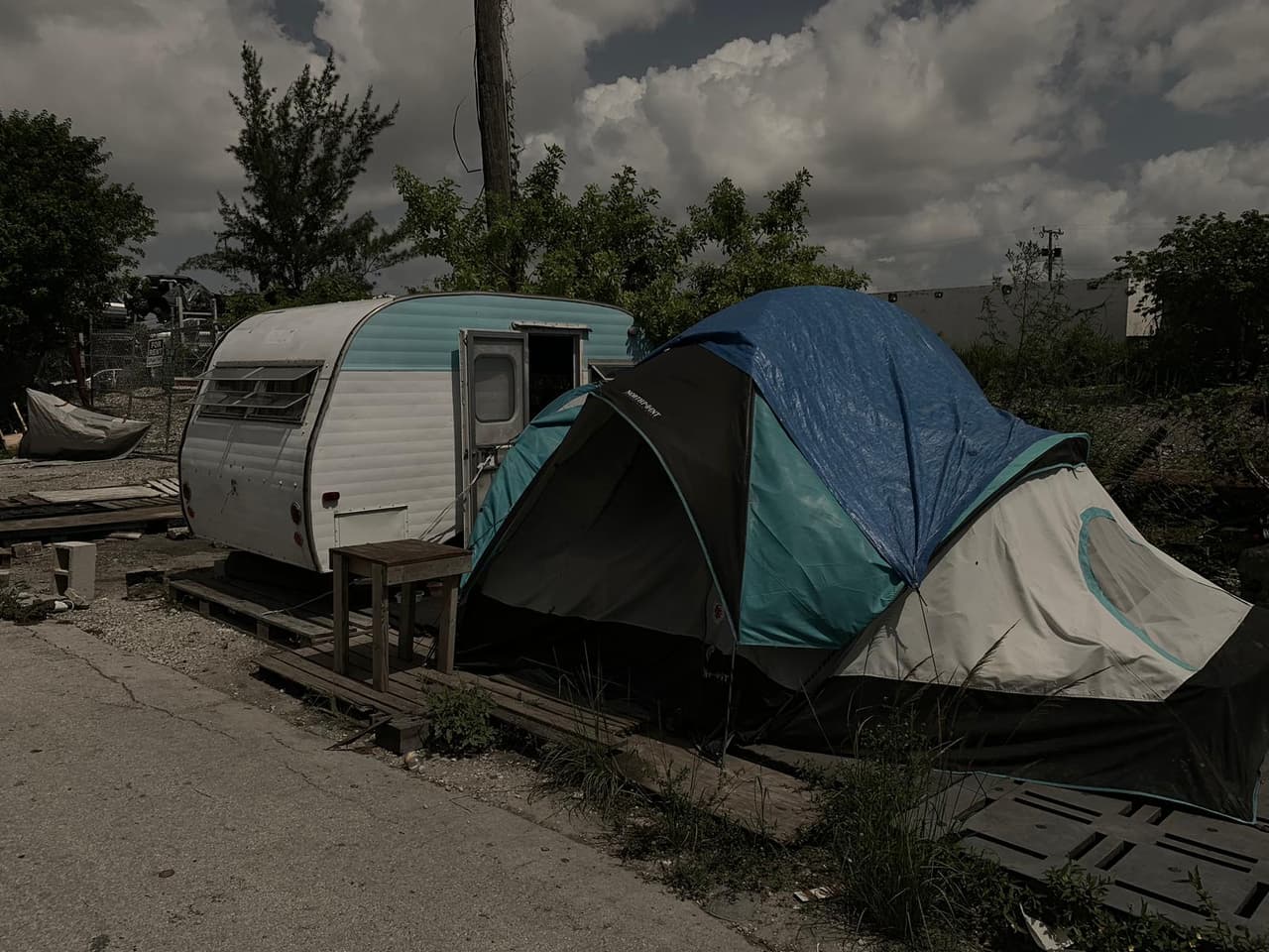 El jueves se les venció el plazo que les dieron las autoridades del condado, para abandonar el lugar.
<br>