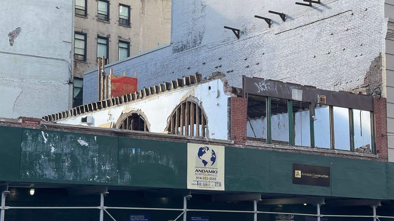 Pared se derrumba y mata a un trabajador en Manhattan; hay otros tres heridos