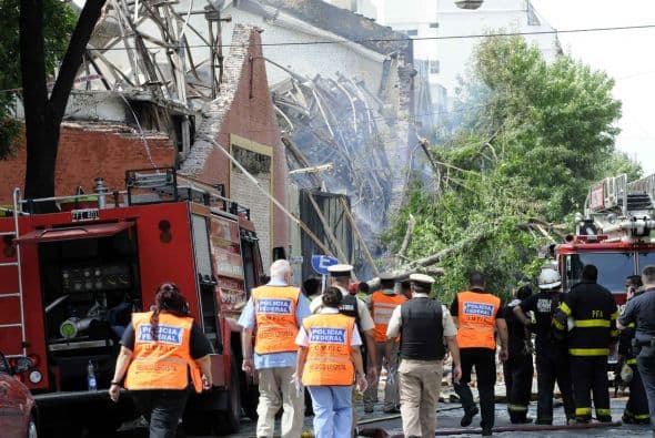 Cuando llegaron los bomberos estaba iniciado el incendio. Ahí se vino la pared y los atrapó a todos.