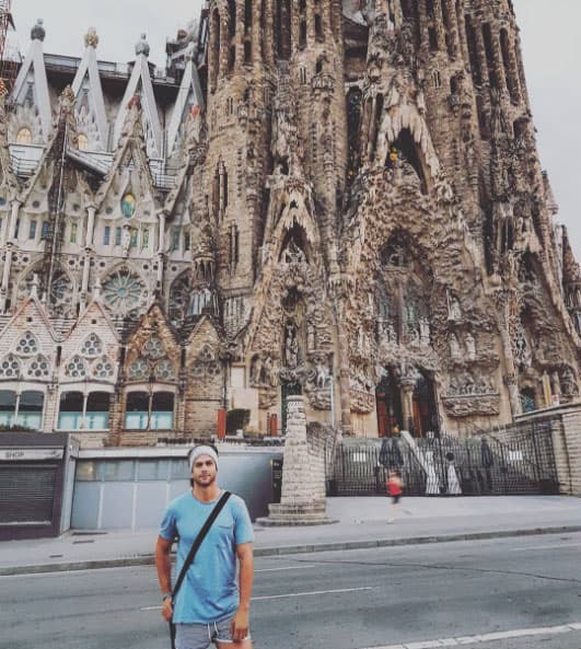 En donde visitaron hermosos lugares como el Templo Expiatorio de la Sagrada Familia diseñada por el arquitecto Antonio Gaudí.