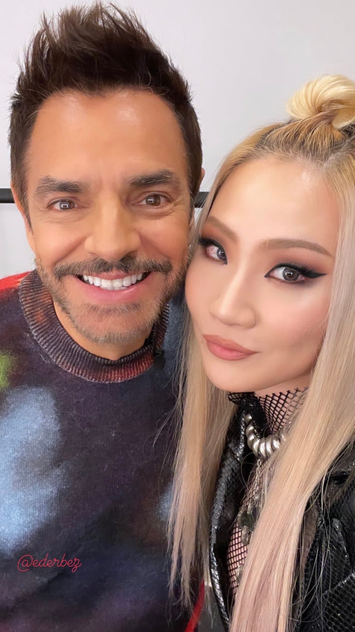 Eugenio Derbez presume encuentro con la cantante y rapera Chaelin.