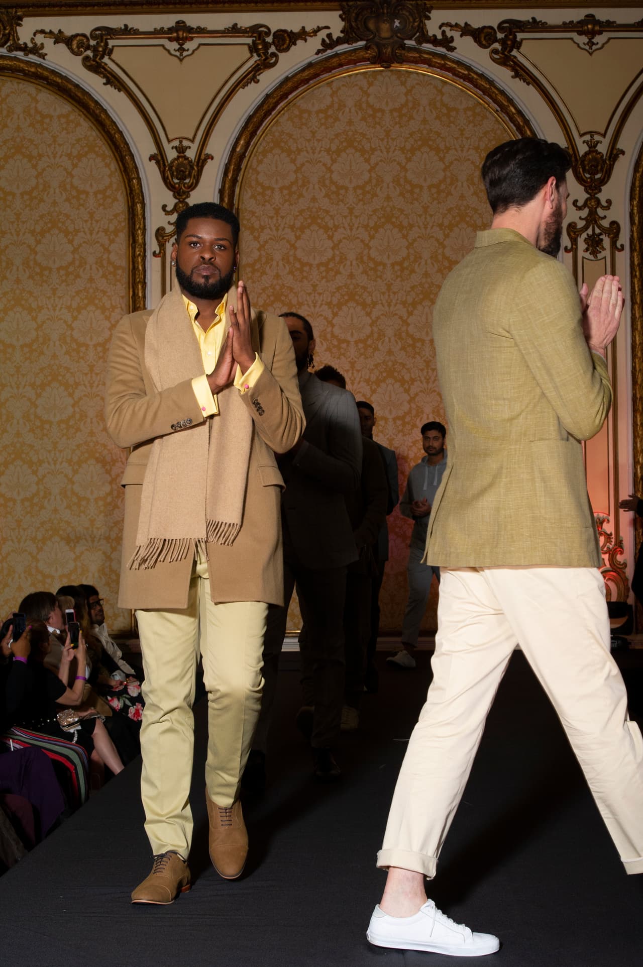 Esta es la propuesta masculina del diseñador William Lei.