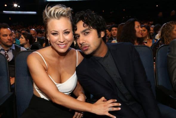 Kaley Cuoco y Kunal Nayyar de 'The Big Bang Theory', muy buenos amigos.