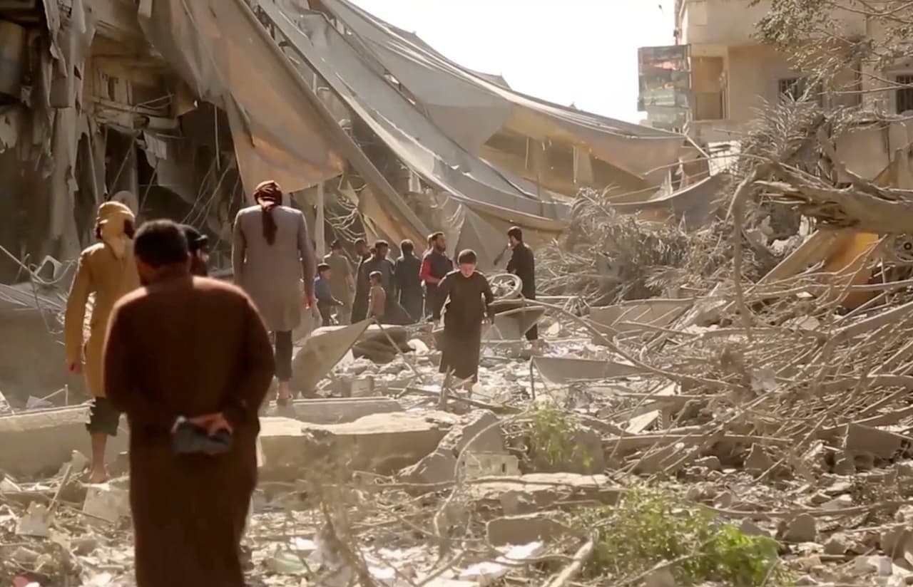 Fuerzas kurdo-sirias, con apoyo de EEUU, logran entrar a Raqa, la 'capital del califato' de ISIS en Siria