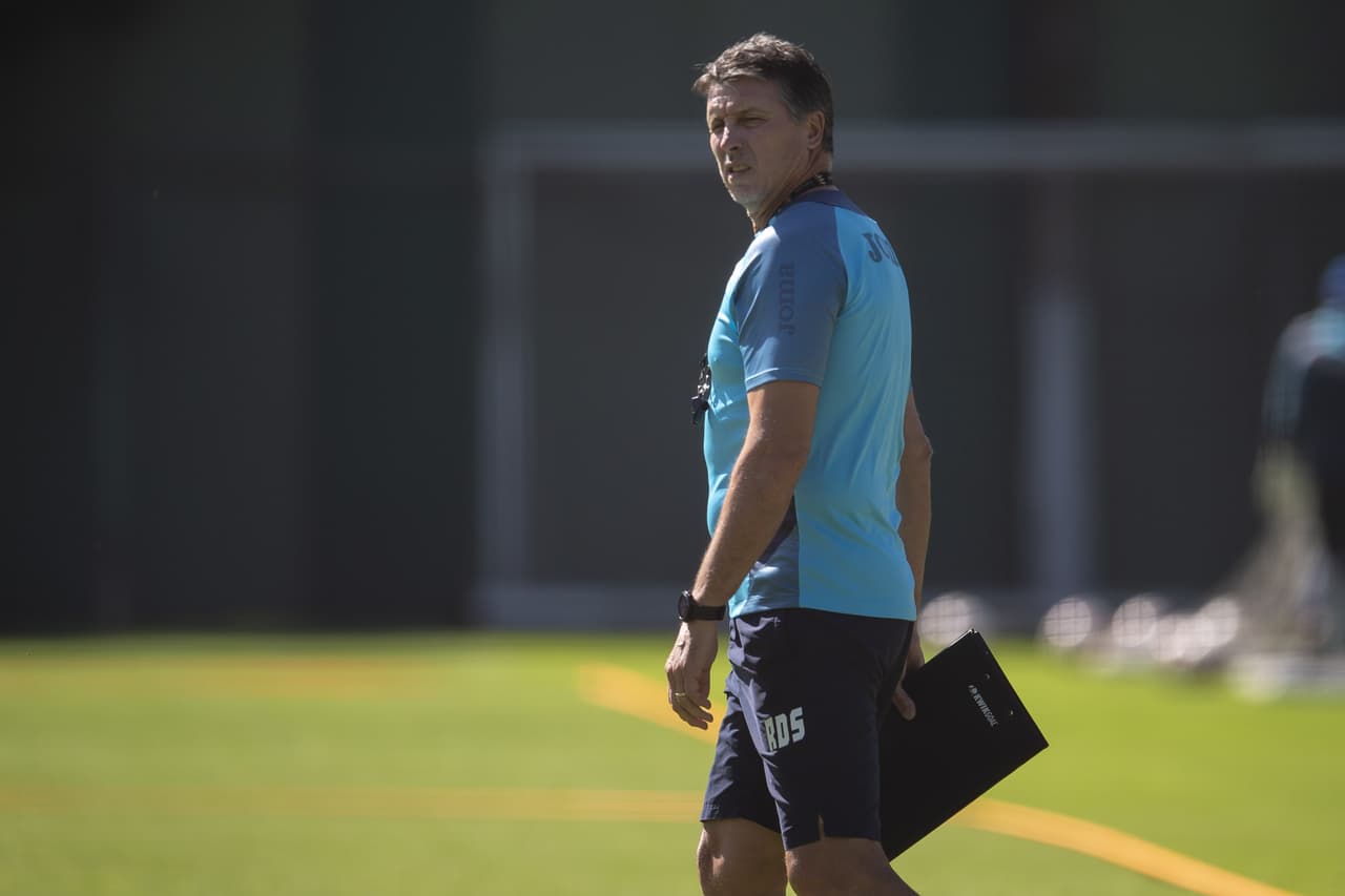 Siboldi, en cerco sanitario de Cruz Azul ante posible positivo por coronavirus