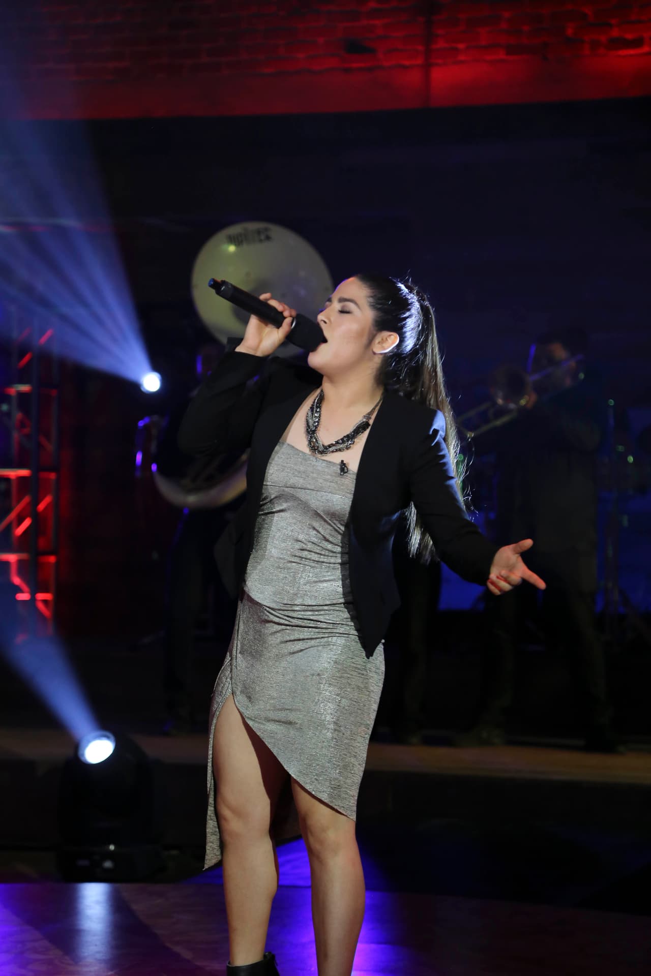 ¡A Marcela Gálvez se le olvidó la letra de su canción!
<a href="http://www.univision.com/shows/la-reina-de-la-cancion/a-marcela-galvez-se-le-olvido-la-letra-de-su-cancion-video">Ella tuvo que cantar el tema 'Me vas a extrañar'</a>.