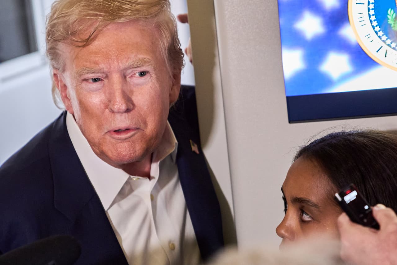 Trump dice que Epstein se "robó" jóvenes en Mar-a-Lago, incluida Virginia Giuffre