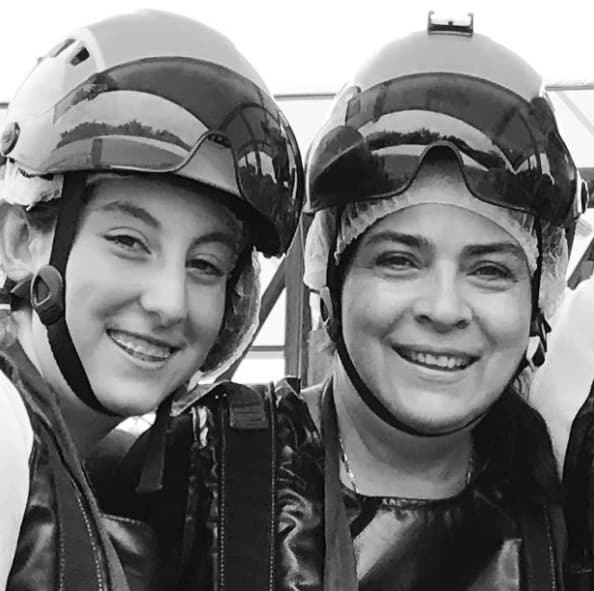 La actriz de amplia trayectoria especificó que hizo su petición "no tanto por nosotros, sino por 
<b>nuestros hijos,</b> (para) que tengan un mundo tan bonito como lo tuvimos nosotros".