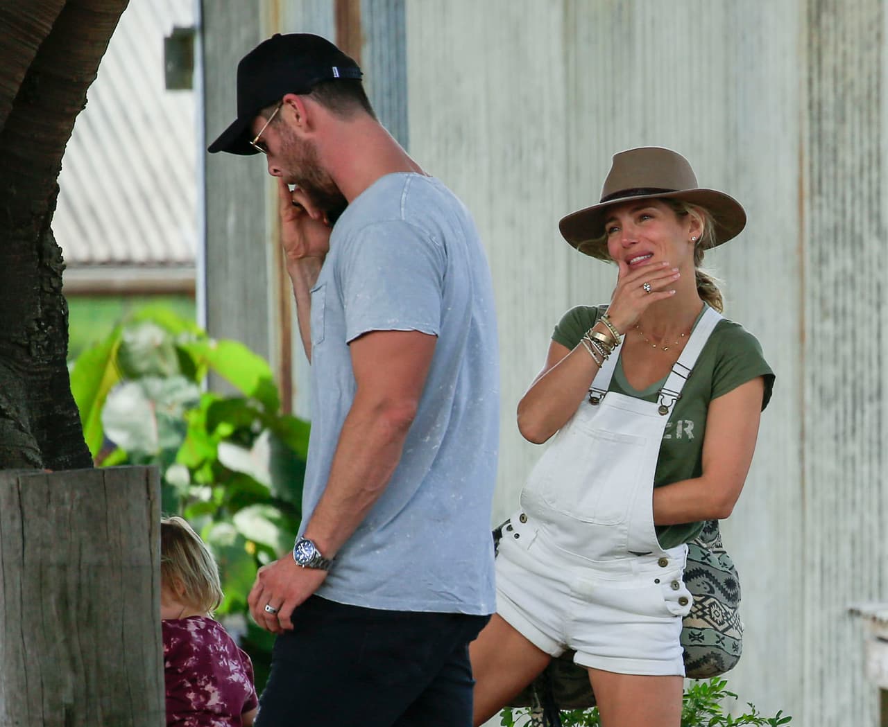 Elsa tal vez pensando si es buena idea dejar que esto pase...