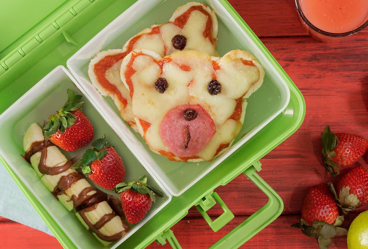 pizza casera + banana con nutella + agua de fresa y limón