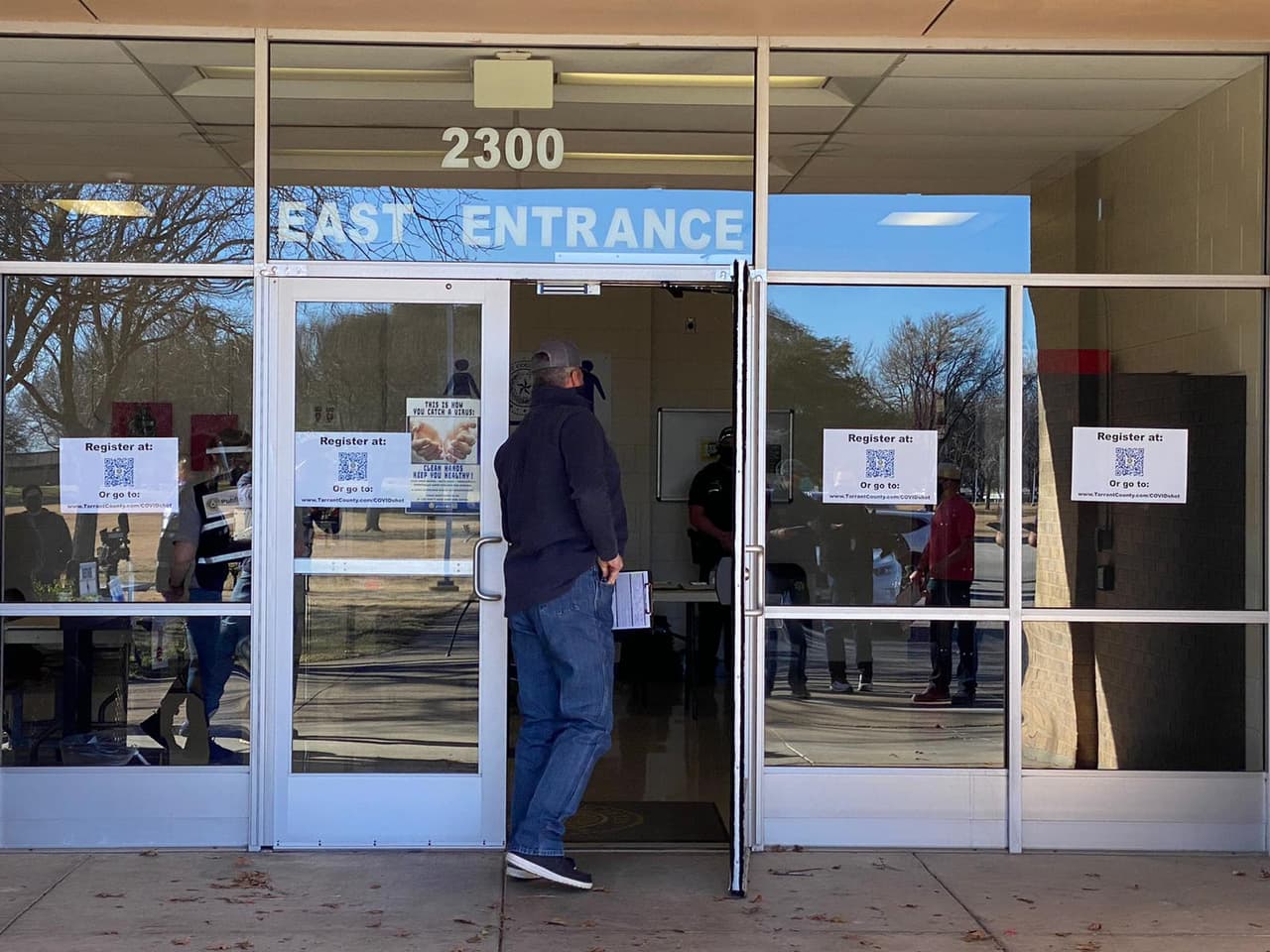 El grupo 1A incluye a médicos, enfermeras, personal de emergencias y asilo de ancianos.