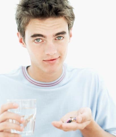 En abril de 2010, Garrett estaba de regreso en la escuela de tiempo completo. Hasta ahora, en este año, se ha perdido un solo día, asegura la Sra. Jones. Los antidepresivos como Zoloft (sertralina) o Prozac (fluoxetina) a menudo se receta a niños con trastornos de ansiedad, aunque su uso en niños es controvertido.