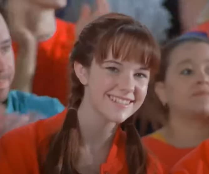 <b>Courtnee Draper, Sam</b>
<br>Todas la recordamos por su papel como la novia de Cody, Sam, en ‘Triton por accidente’. Sin embargo, también es conocida por ser Morgan Hudson en ‘Magic Jersey’ y Megan Larson en ‘Stepsisters from Planet Weird’.