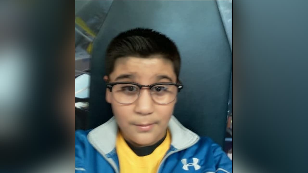 Carlos nació en Monterrey, Nuevo León, México, estudiaba el noveno grado en la escuela Sam Houston y tenía muy buenas calificaciones, de acuerdo con su madre.