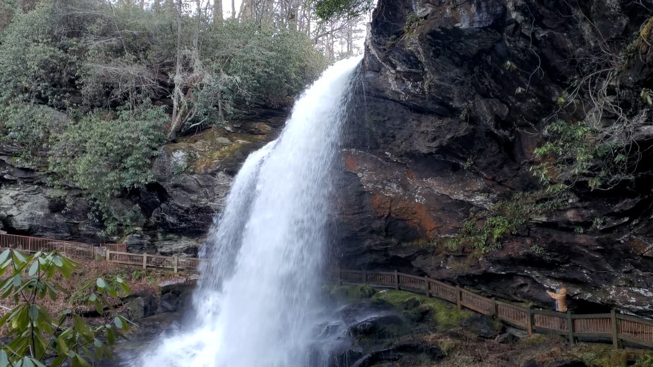 Encuentra las coordenadas de GPS para llegar a Dry Falls con tu teléfono celular, 
<b><a href="https://maps.app.goo.gl/3CfghzLJBaksdqNn8">aquí</a></b>.