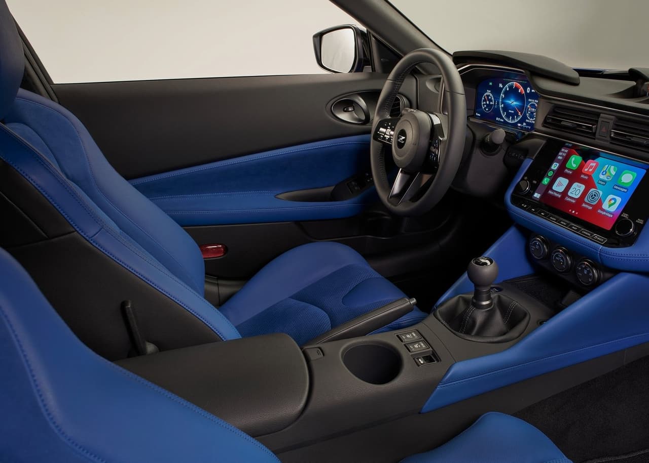 Y una pantalla táctil de 8 pulgadas que funciona como centro neurálgico para el sistema de información y entretenimiento. Por su parte, el nivel de equipamiento Performance incorpora de serie una pantalla táctil de 9 pulgadas, asociado a un sistema de audio premium de ocho bocinas fabricado por Bose.