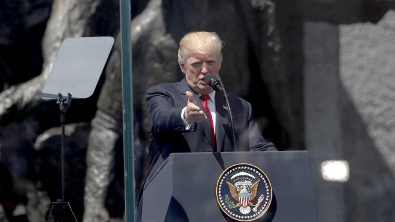 Trump admite que Rusia u "otros países" pudieron intervenir en la elección presidencial de 2016 (a escasas horas de su cita con Putin)