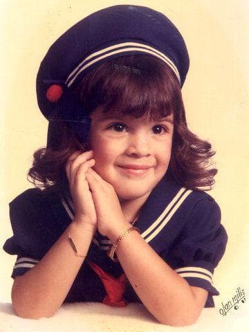 Nuestra reportera nació el 15 de enero de 1985 en Florida, pero desde los 3 a los 18 años vivió en Honduras con su familia y es la hermana mayor de cuatro hermanos.
<br>